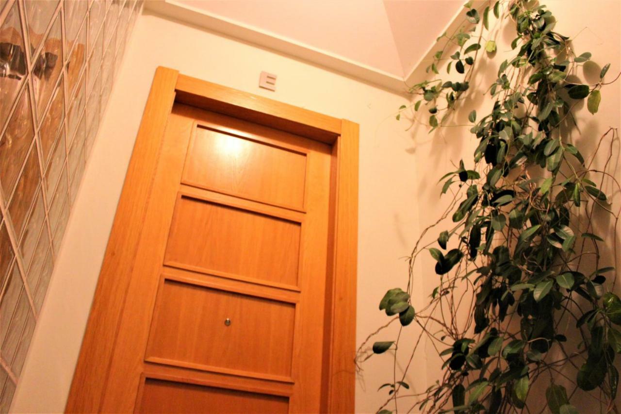Luxury Apartment Sierpes Siviglia Esterno foto